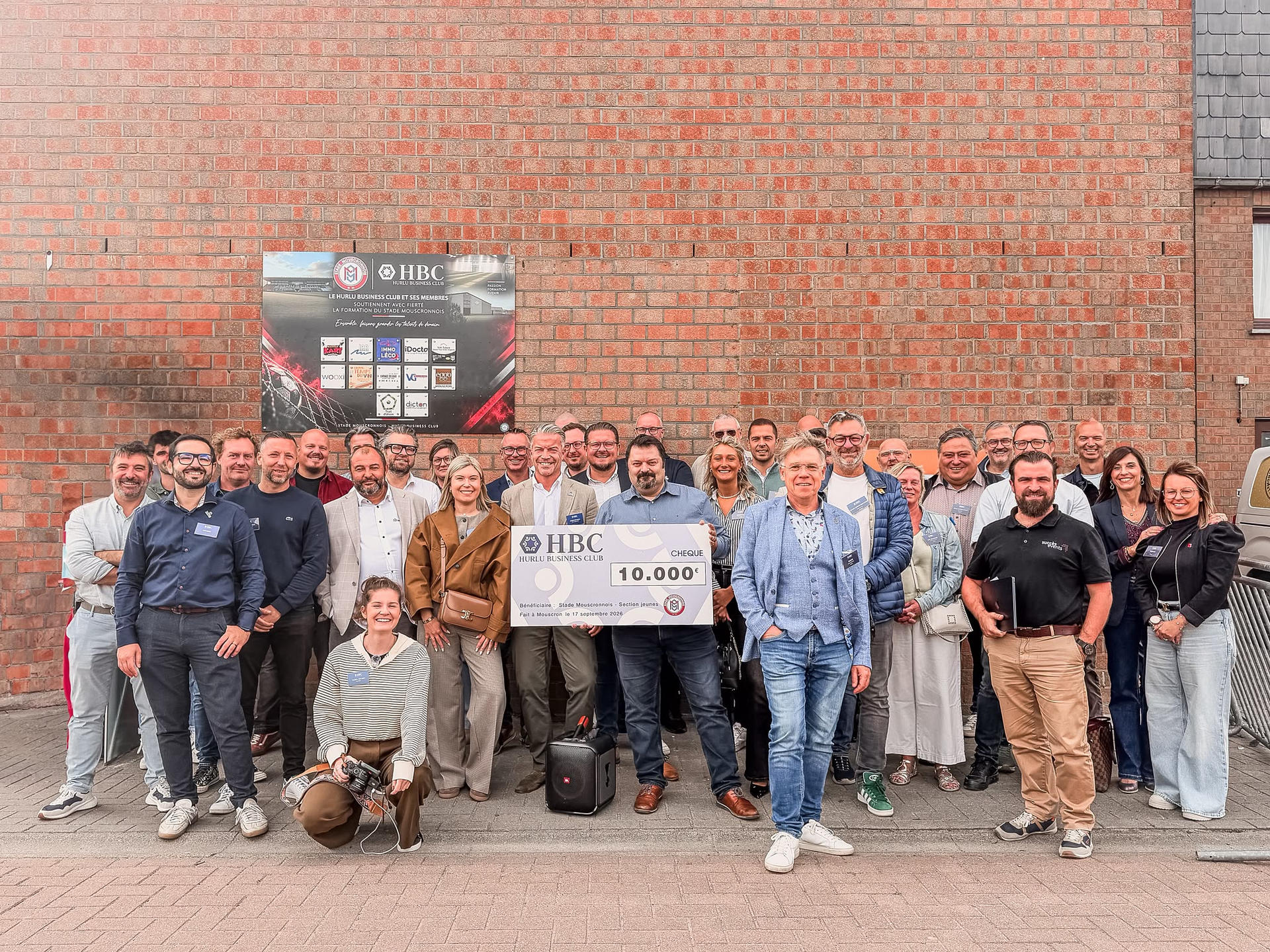 Remise d'un chèque de 10.000 euros par le Hurlu Business Club